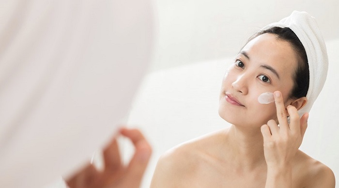 Cung cấp độ ẩm cho làn da căng bóng ngậm nước Cung cấp độ ẩm cho làn da căng bóng ngậm nước